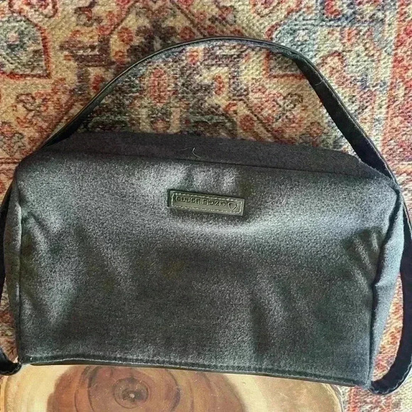 Liz Claiborne, felt clutch bag. - Picture 2 of 5